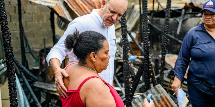 Incendio destruye cinco viviendas en La Cambronal y deja familias damnificadas