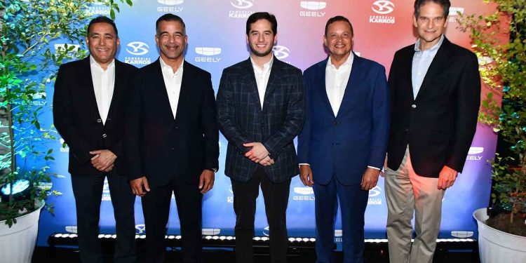 Comercial Karros estrena cuarto showroom y presenta la Geely Starray GF-2027 en República Dominicana