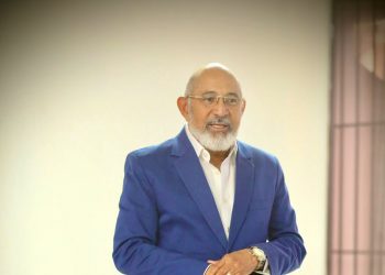 Lucildo Gómez capacita en comunicación institucional a colaboradores de la Regional 08 en Santiago