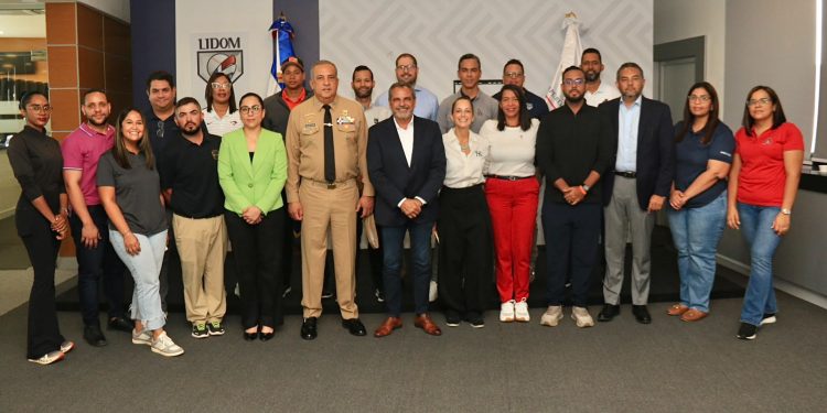 Migración y Comisionado de Béisbol buscan agilizar trámites para prospectos extranjeros de MLB