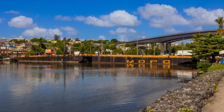 Puente Flotante cerrará este sábado por paso de embarcación en el río Ozama