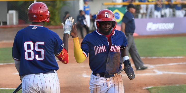 RD sigue imparable en el Premundial U18: derrota 11-4 a Brasil y clasifica
