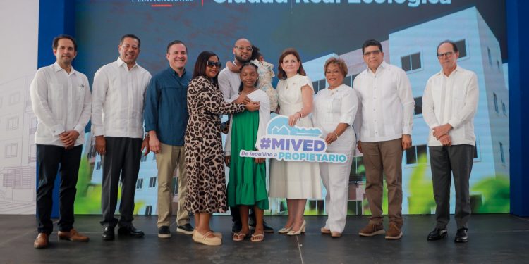 Raquel Peña entrega 836 apartamentos y deja en funcionamiento escuela para 945 estudiantes en Santo Domingo Este
