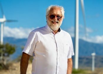 González Bunster propone electrificar el transporte de carga para reducir costos ante el alza del petróleo
