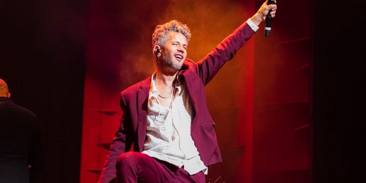 Vicente García abre segunda fecha de su concierto sinfónico tras agotar primera función