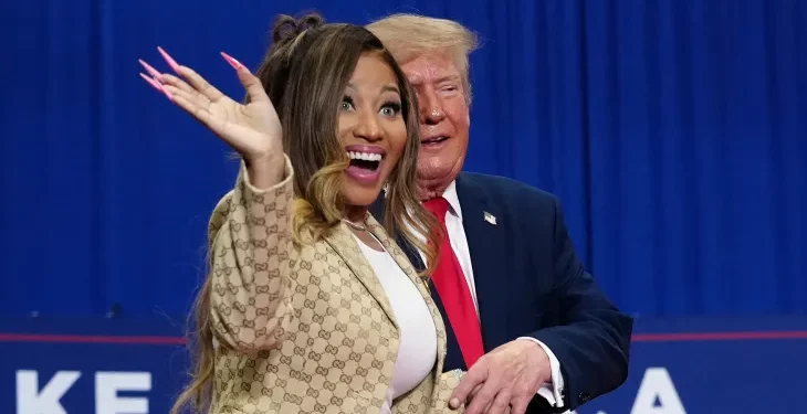 Trump sorprende con comentario sobre el trasero de Nicki Minaj durante acto político en Michigan