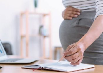 Cada vez más mujeres posponen la maternidad: los desafíos económicos y laborales que influyen en la decisión