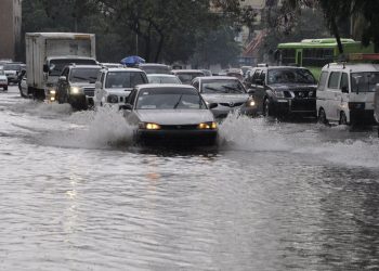 COE eleva alerta verde a 10 provincias y el Distrito Nacional por lluvias de onda tropical y vaguada