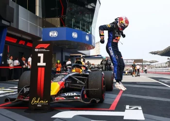 Verstappen conquista Sepang y logra su primera victoria de F1 2026 en una carrera caótica