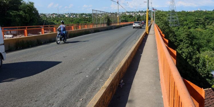 MOPC restringe tránsito pesado en puente de La Barquita por segunda fase de mantenimiento